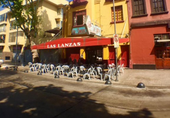 Santander cierra cuenta a conocido restaurante Las Lanzas