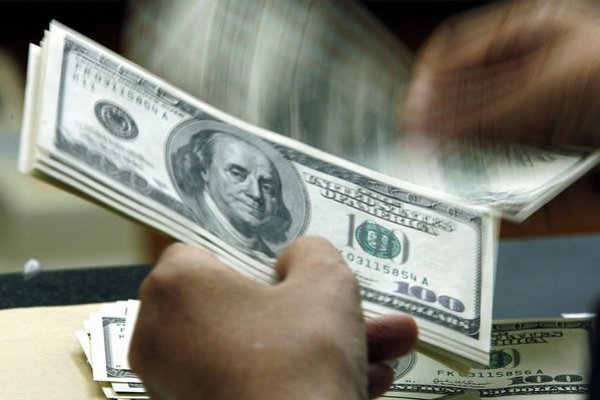 <p>Dólar arranca la semana con leves cambios por feriado en Estados Unidos</p>