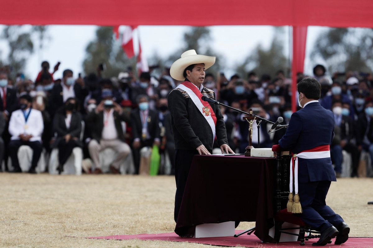 <p>Bloomberg: El presidente peruano tomó el camino errado</p>