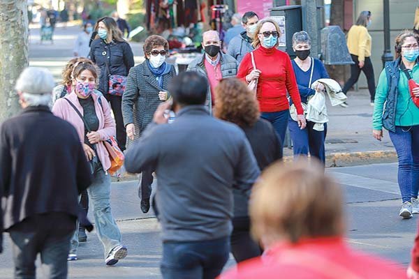 <p>Temor a ser contagiado con Covid-19 o perder el empleo cae fuertemente entre los trabajadores</p>