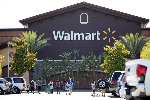 El protocolo de transición de género de Walmart que sirve de guía en la AmCham