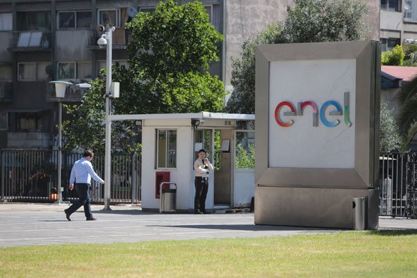 <p>Minoritarios le doblan la mano a Enel y logran detener fusión con Eléctrica Pehuenche</p>