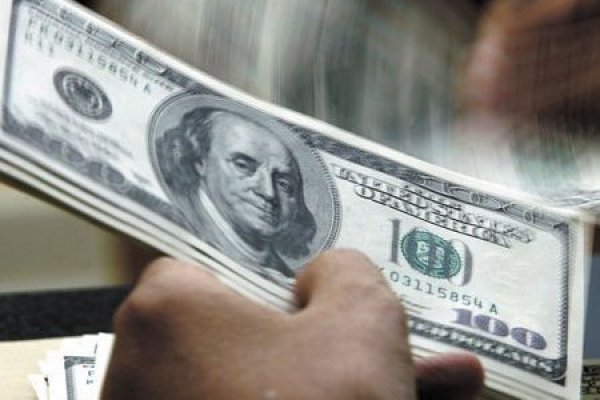 <p>Dólar en Chile tiene su tercera caída consecutiva y Banchile fija su valor para fines de este año y el próximo</p>