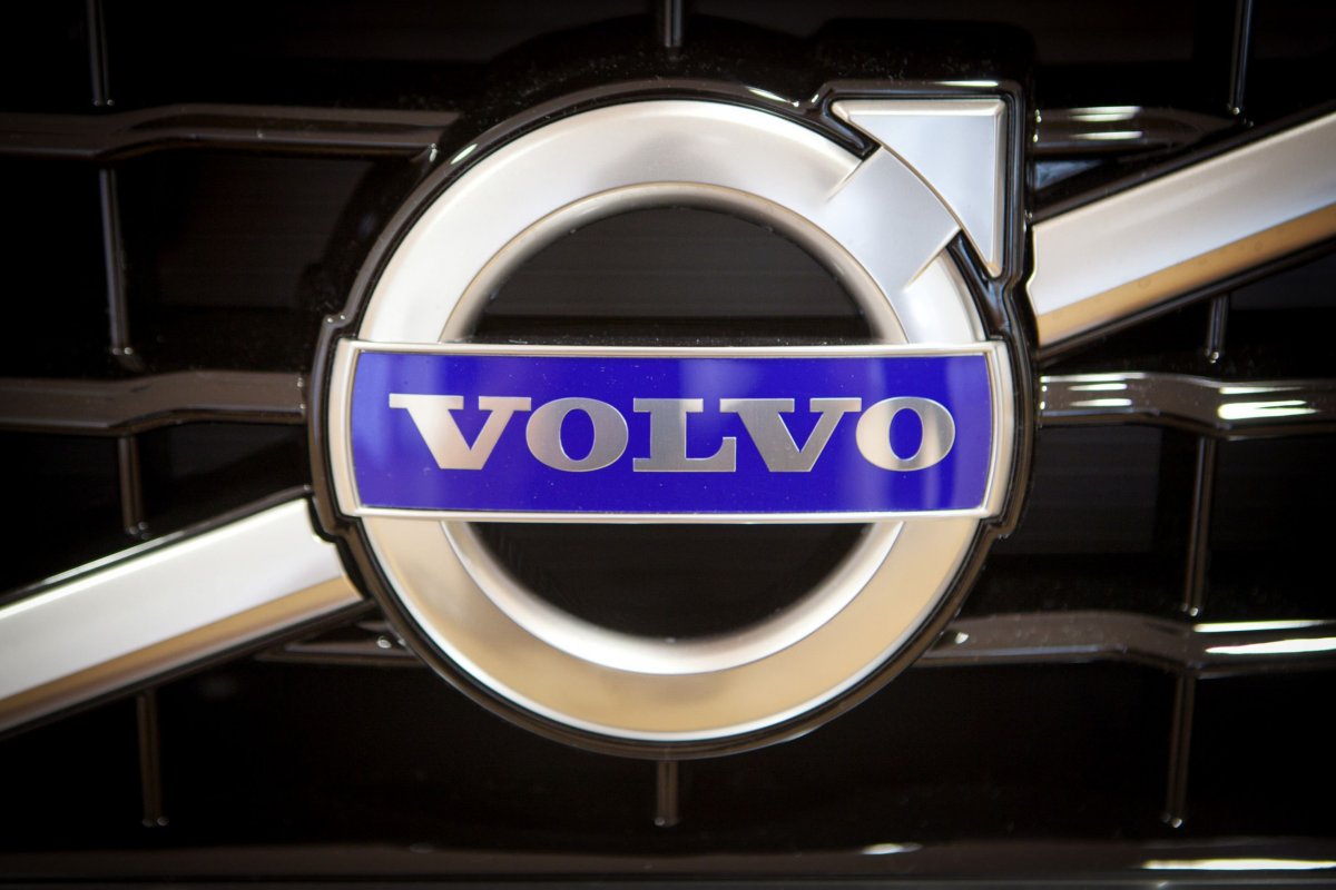 <p>Volvo advierte que más problemas de chips reducirán la producción de camiones</p>