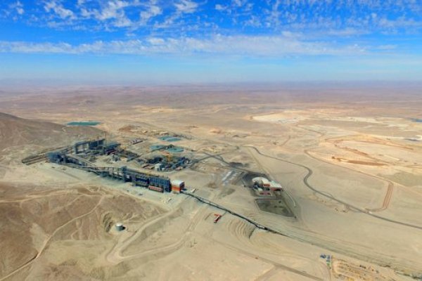 <p>Minera Sierra Gorda asegura que por primera vez alcanzó utilidades y apuntan a procesar 140 mil toneladas de mineral de manera constante</p>