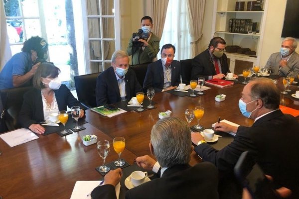 <p>El candidato Kast se reunió con el comité ejecutivo de la CPC. Foto: Agencia Uno </p>