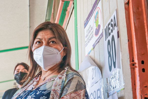 La ofensiva en tribunales en contra de la presidenta de la convención constitucional, Elisa Loncón