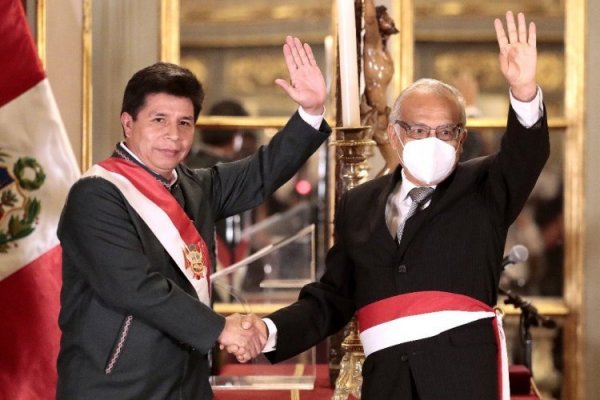 Presidente de Perú presenta nuevo gabinete con seis nuevos ministros