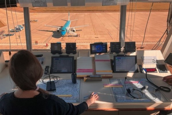 Un centenar de vuelos fueron suspendidos este viernes en Argentina por paro de controladores aéreos