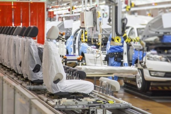 Industria de fabricación de partes de automóviles en México bate récord en atracción de inversión