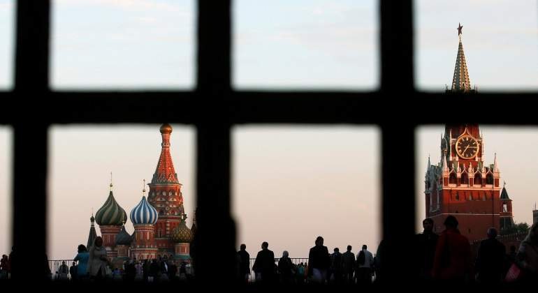 <p>S&P rebaja la calificación de Rusia a "basura" y Moody's emite otra dura advertencia</p>