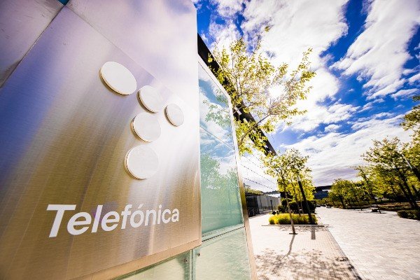 Fitch: Telefónica Perú dependerá de las ventas de activos para amortizar deuda