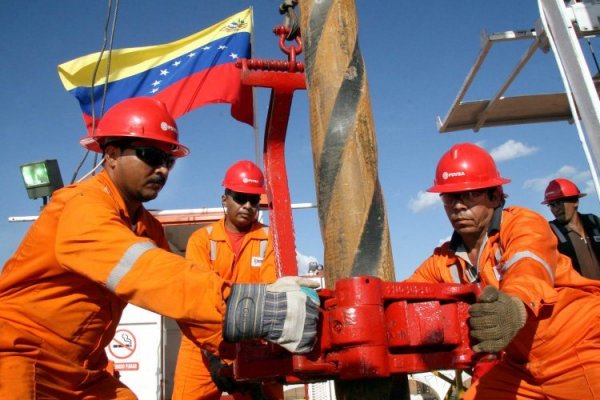 Funcionarios estadounidenses se reúnen con Venezuela sobre suministros alternativos de petróleo