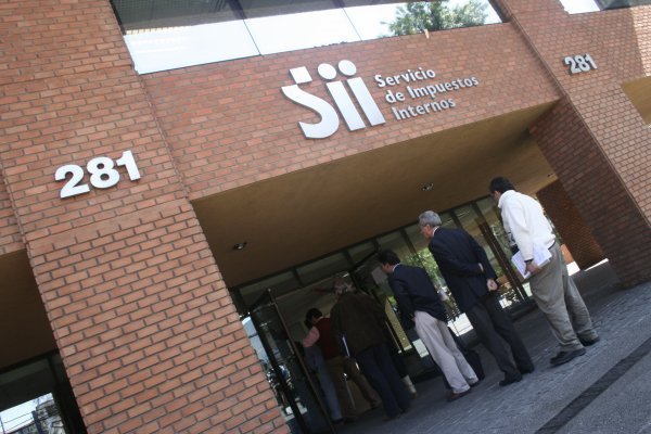 <p>Funcionarios del SII critican a Barraza y agradecen a Boric por poner fin a "peor administración de la historia”</p>