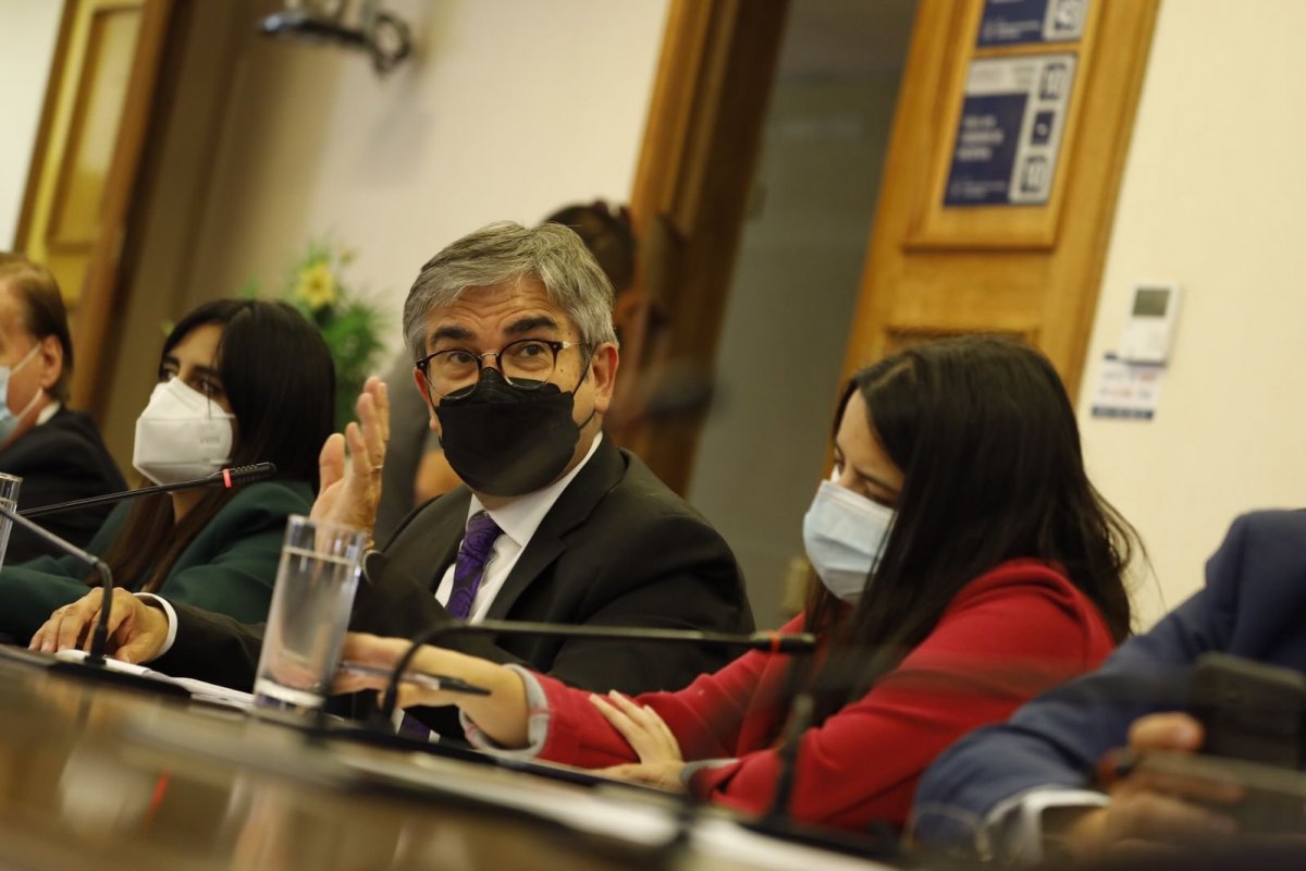 <p>El ministro Marcel, la subsecretaria Sanhueza y la directora Martínez expusieron presencialmente ante la comisión de Hacienda de la Cámara, en su debut en Valparaíso. Foto: Agencia Uno </p>