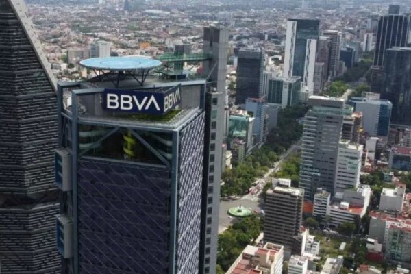 BBVA, el mayor banco en México, dice que está listo para competir con quien compre Banamex