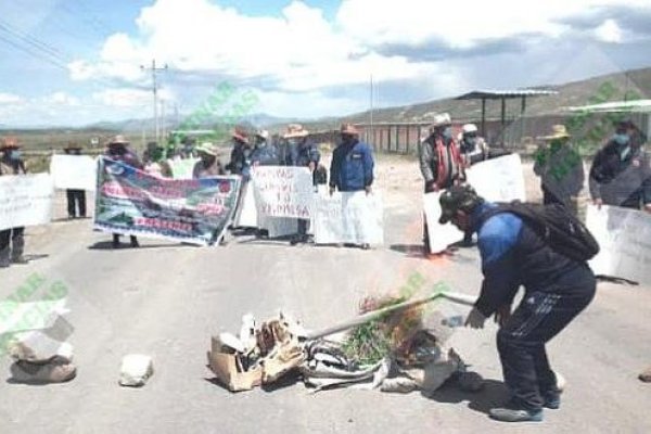 Bloqueo en camino a Las Bambas en Perú también afecta a 200 empresas de la zona