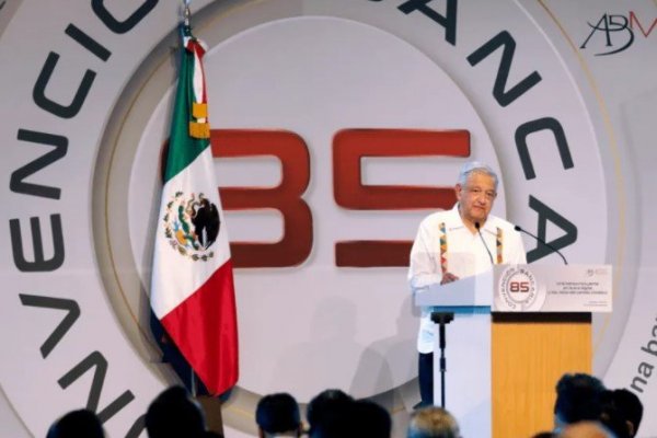 López Obrador reitera que le gustaría que Banamex fuera adquirido por mexicanos