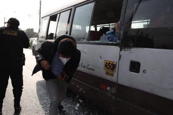 Paro de transportistas en Perú: bloquean Carretera Central y atacan a vehículos que no acatan