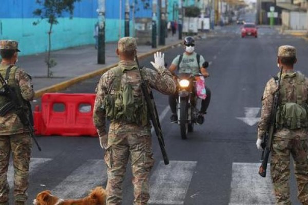 Sube presión en torno a Castillo en Perú mientras paralización y toque de queda trae costos millonarios