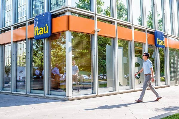 Itaú impulsa joint venture en Brasil para expandir servicios financieros basados en tecnología