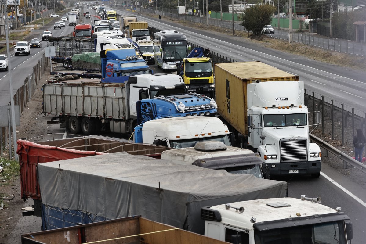 <p>Interior aplica Ley de Seguridad del Estado por cortes de rutas y camioneros en Paine deponen movilización</p>