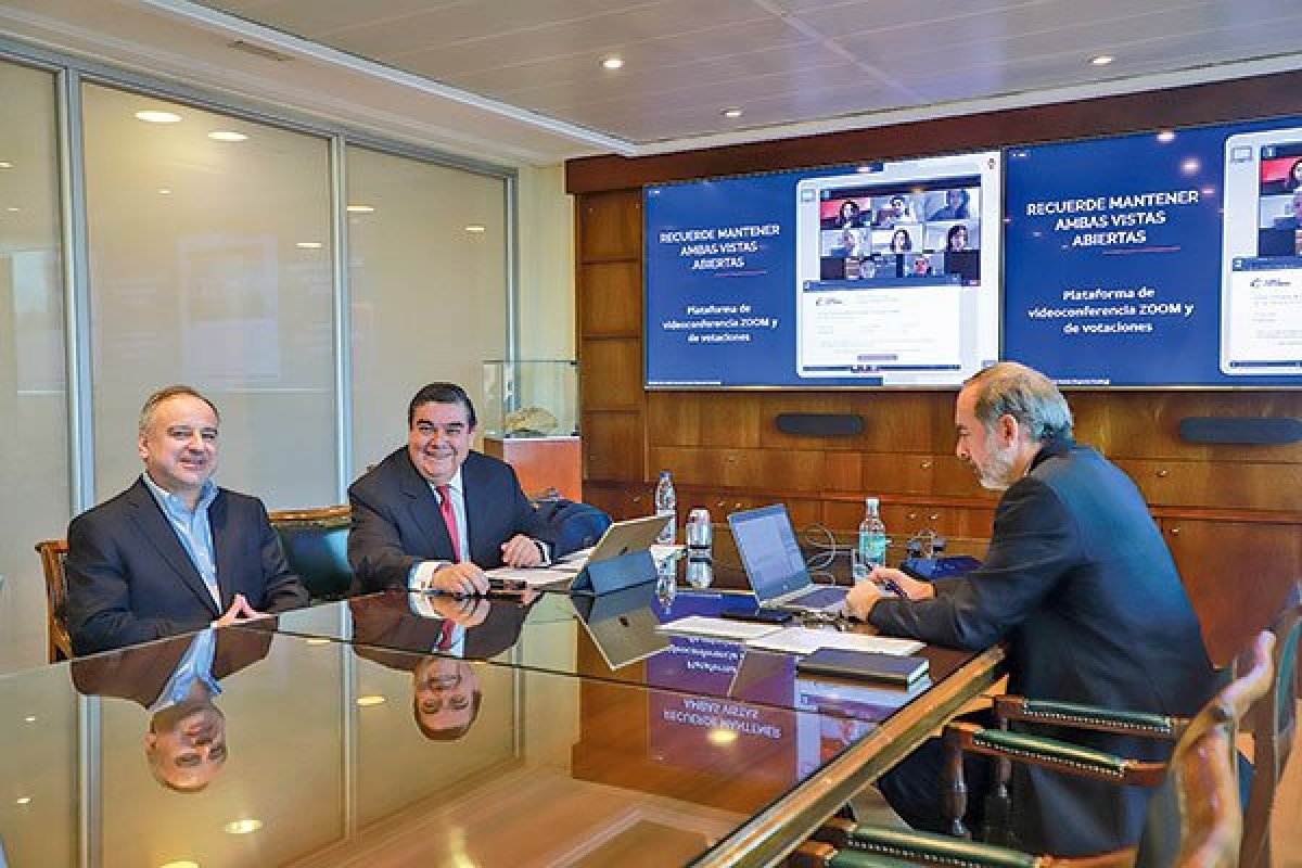 <p>El gerente general de SQM, Ricardo Ramos; el ahora expresidente de SQM, Alberto Salas; y el fiscal, Gonzalo Aguirre. Foto: Julio Castro</p>