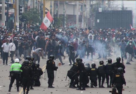 El alto precio que pagan los peruanos cada vez que se insiste en una asamblea constituyente