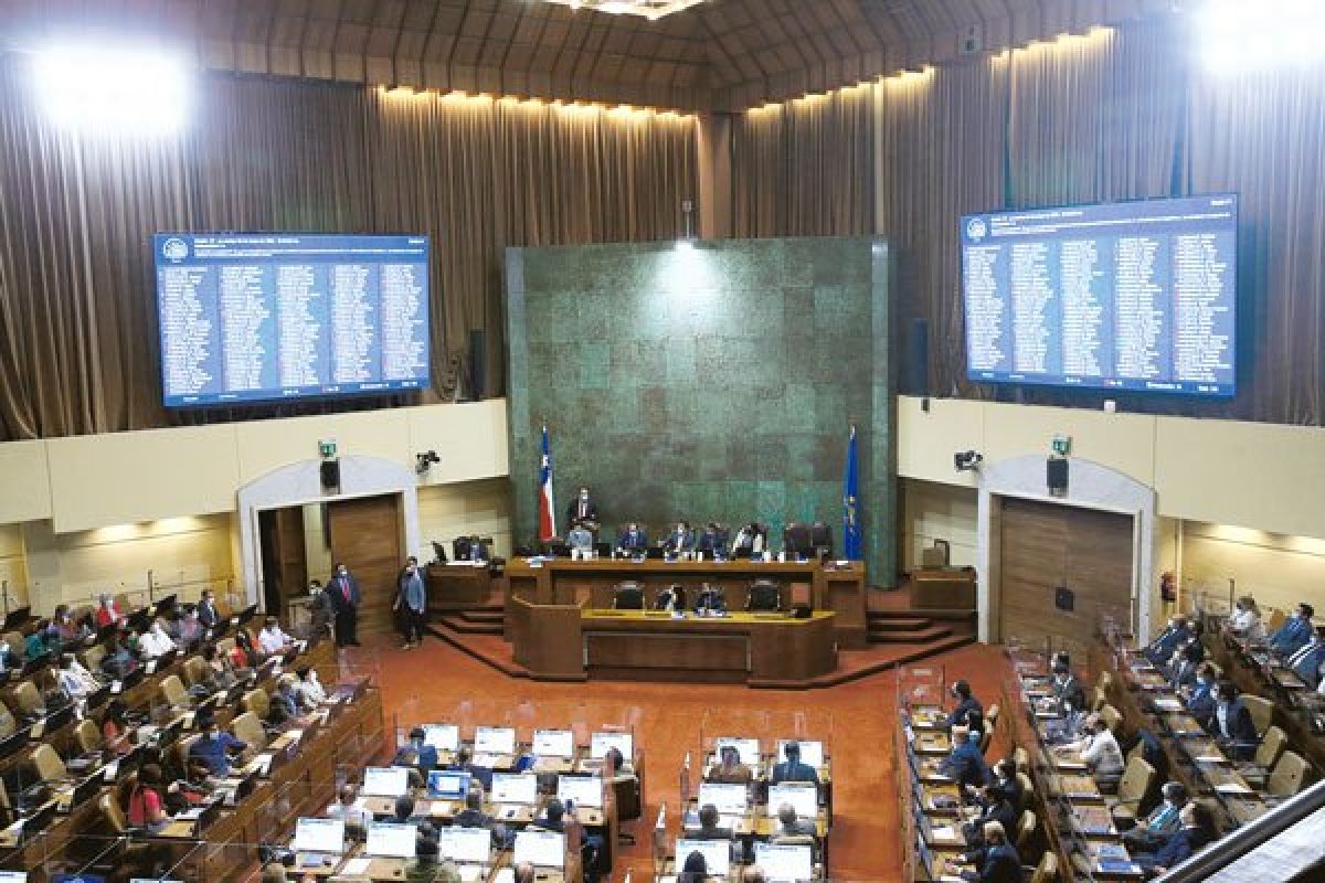 <p>Salario mínimo sortea con éxito la Cámara y la próxima semana deberá discutirlo el Senado</p>