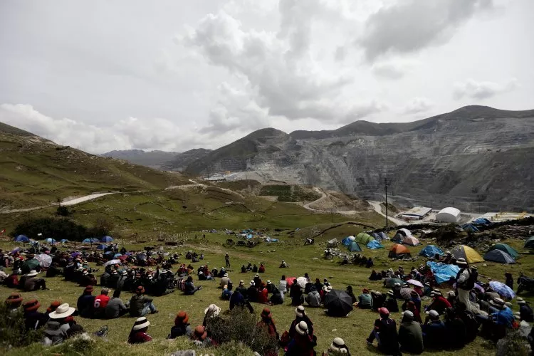 Gobierno peruano descarta levantar emergencia en Las Bambas antes de cita con comunidades en protesta