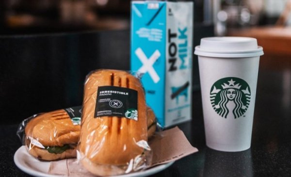 NotCo llega a las tiendas de Starbucks en Colombia con su leche de origen vegetal