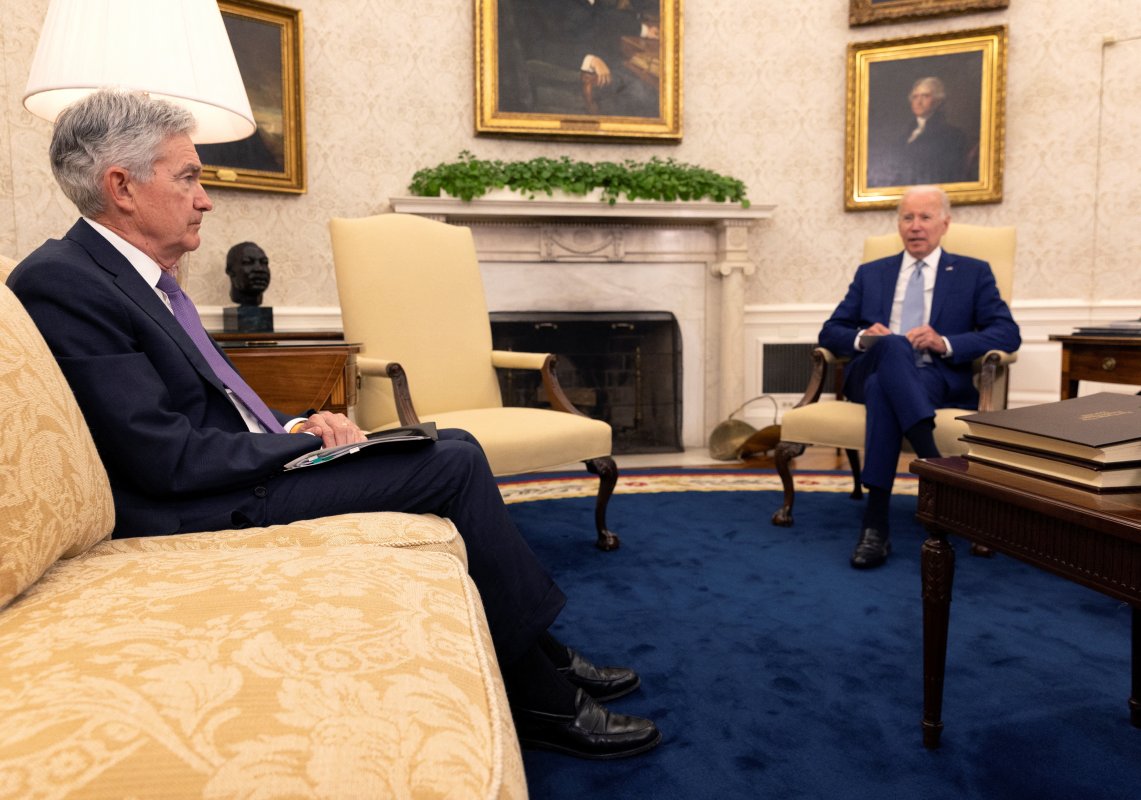 <p>Biden, en una inusual reunión con Powell, trata de trasladar responsabilidad de inflación a la Fed</p>