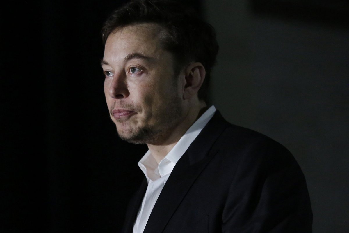 <p>Se aburrió del teletrabajo: Musk da ultimátum a personal de Tesla para volver a la oficina</p>