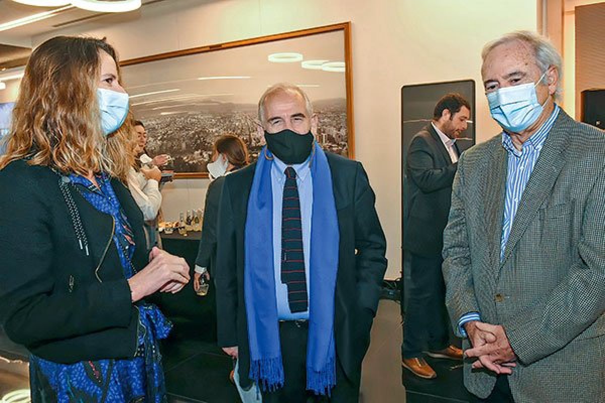 <p>Paula Urenda, gerenta general de la CChC; Carlos Montes, ministro de Vivienda y Urbanismo, y Antonio Errázuriz, presidente de la CChC.</p>