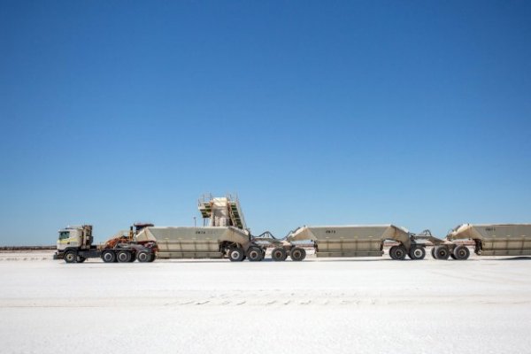 Mineras argentinas critican precio de exportación fijado por el gobierno para el litio