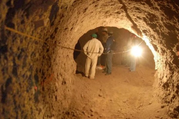 Trabajadores mineros mexicanos levantan huelga en planta de ArcelorMittal en Michoacán