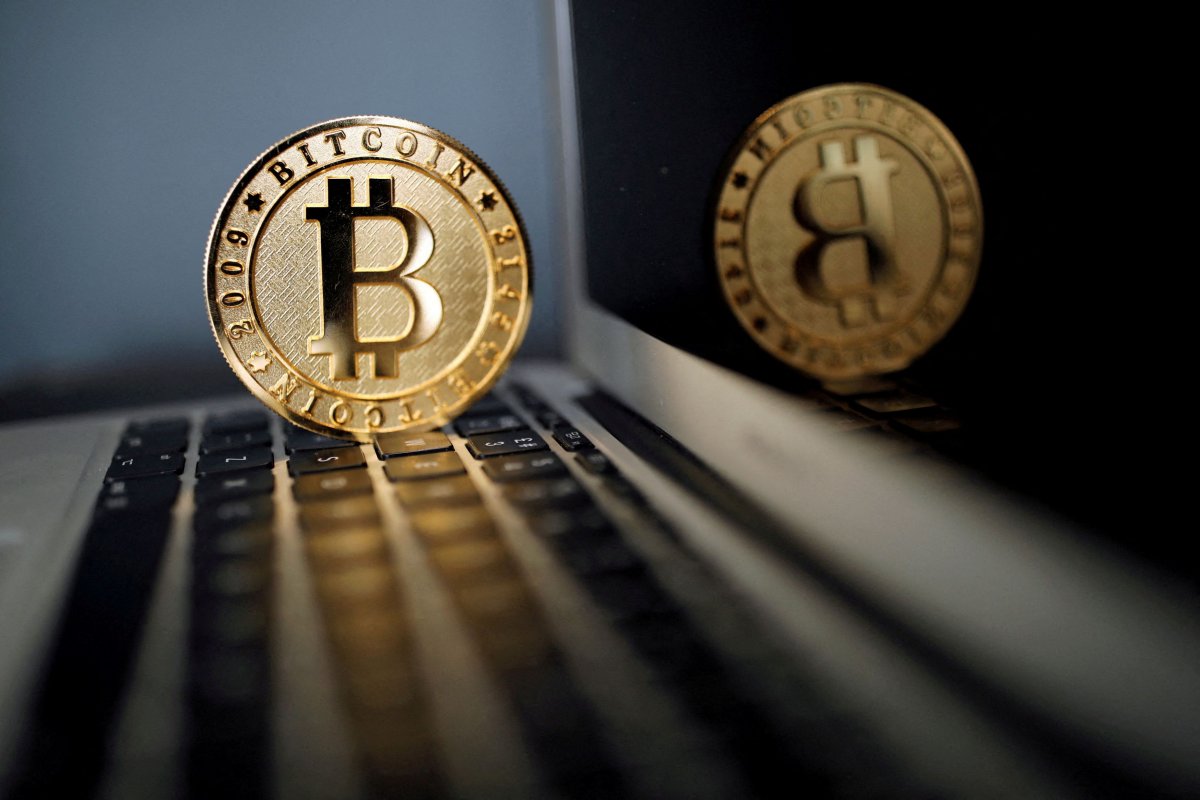 <p>Tras colapso, el bitcoin se levanta sobre US$ 20.000 pero en el mercado temen un "efecto dominó"</p>