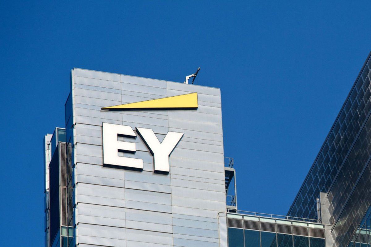 <p>“Simplemente escandaloso”: EY multada por US$ 100 millones luego de que empleados hicieran trampa en examen de ética</p>