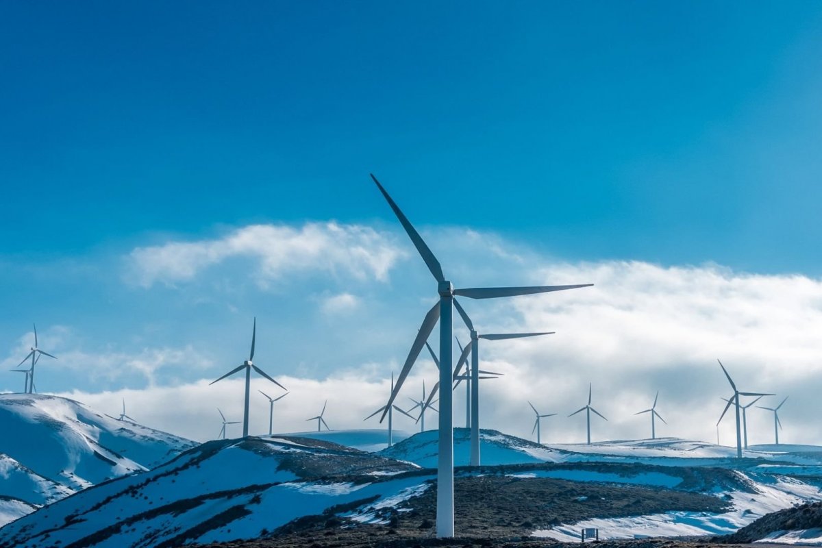 <p>Costos de energía renovable aumentan, pero no tanto como fósiles</p>