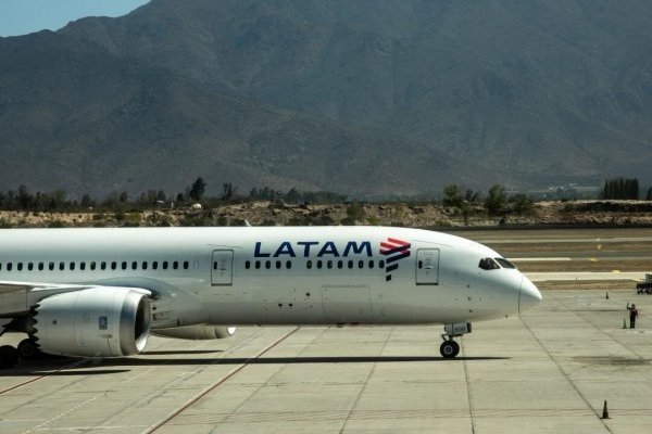 Latam Airlines consigue permiso para volar desde Colombia a Venezuela