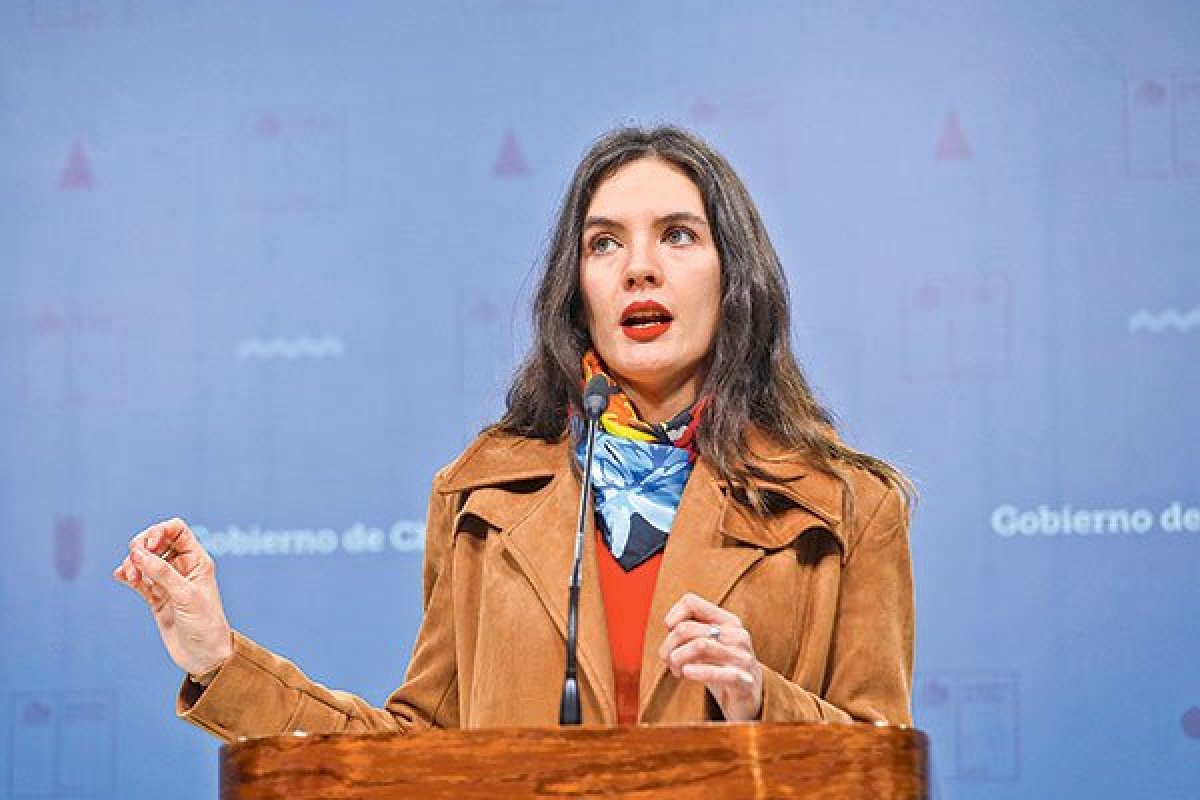 <p>La ministra vocera de gobierno, Camila Vallejo, anunció ayer el apoyo a la propuesta que hicieron diputados en orden a decretar feriado el 16 de septiembre. Foto: Agencia Uno </p>