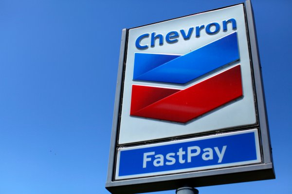 <p>Exxon y Chevron obtienen ganancias récord mientras los mercados energéticos convulsionan</p>