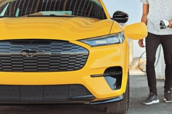 Estadounidense Ford triplicará su producción de autos eléctricos en México en 2023