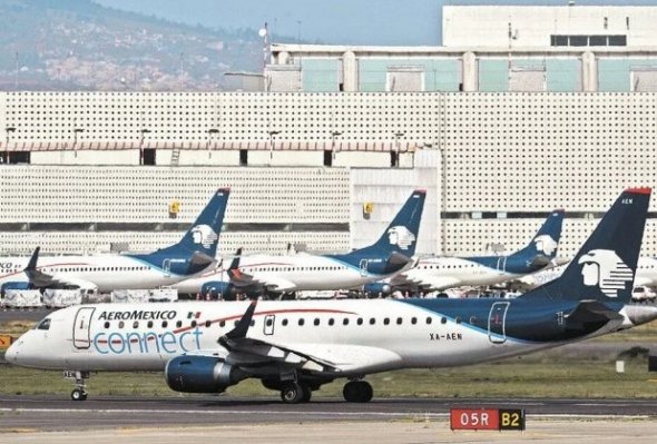 Sector aéreo de México acelera el vuelo, pero turbulencias por recesión en EEUU lo amenaza