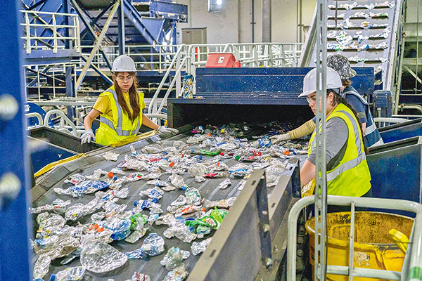 <p>Las metas de recolección y valorización de envases y embalajes entran en vigencia en septiembre de 2023. Foto: Bloomberg</p>