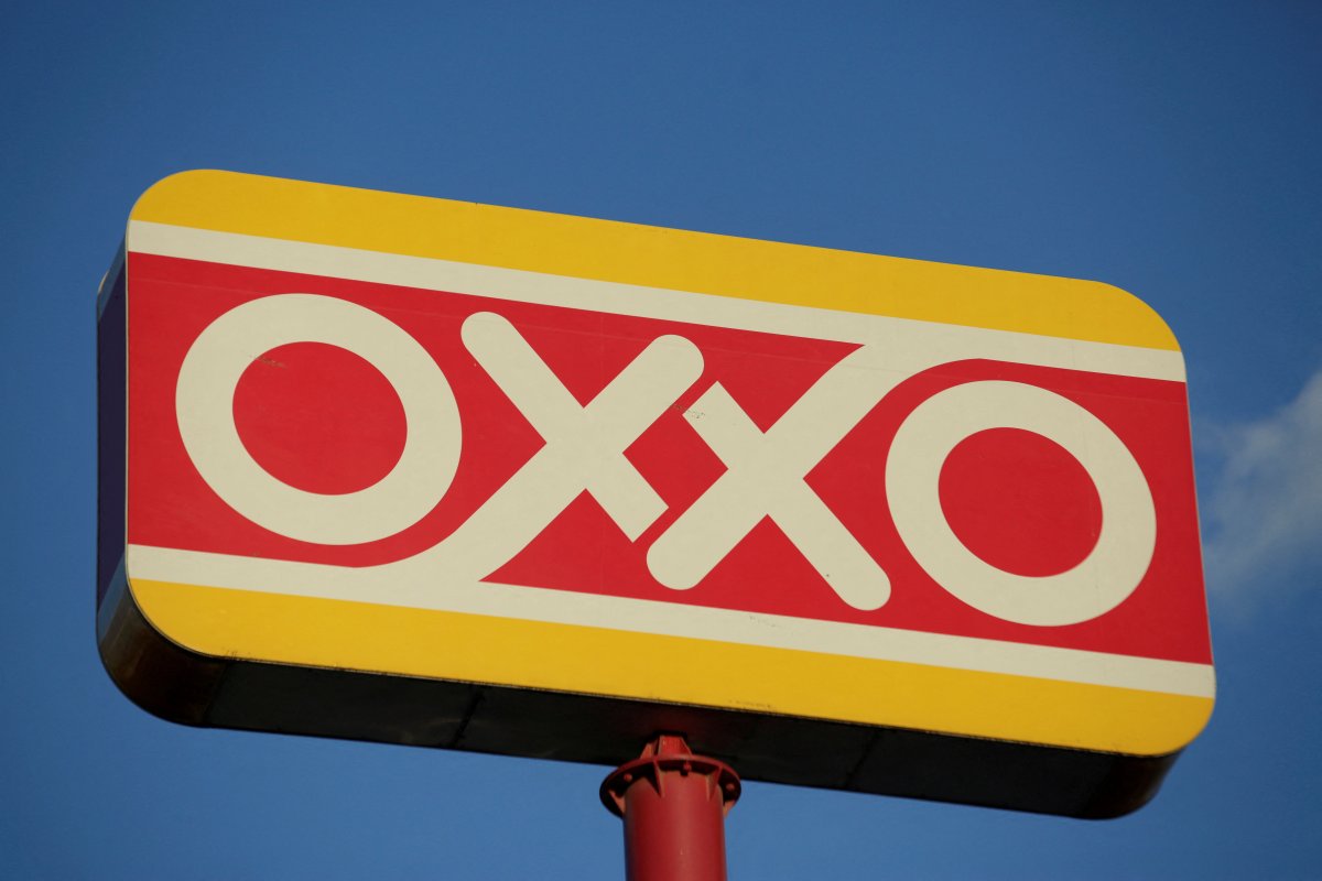 <p>Bandas de narcotraficantes prenden fuego a 25 tiendas de conveniencia Oxxo en México</p>