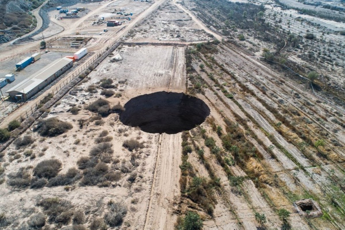 <p>SMA dicta medidas para manejar riesgo ambiental de socavón en minera Ojos del Salado</p>