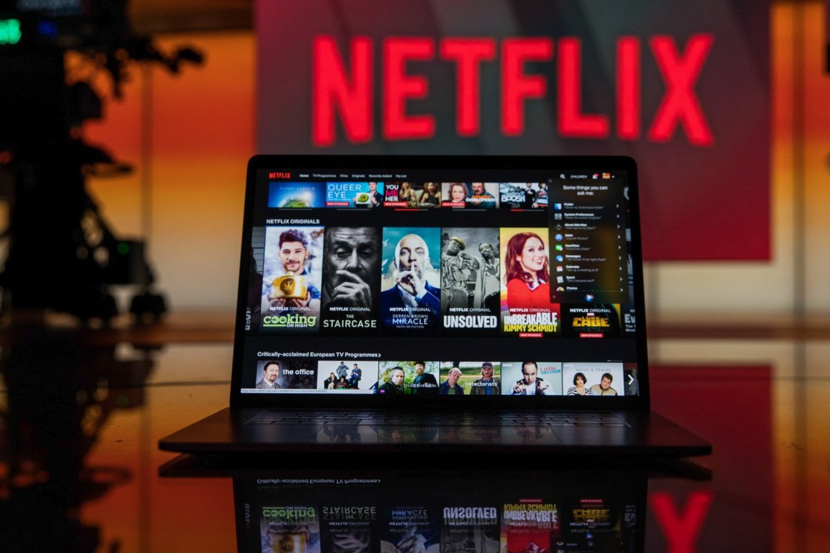 <p>Plan con publicidad de Netflix bloqueará descargas ‘offline’ y no ofrecería todo el contenido de la plataforma</p>