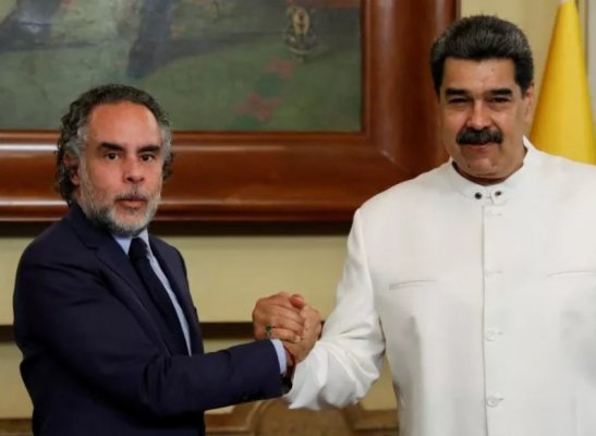 El nuevo presidente de izquierda de Colombia intenta tender puentes con Venezuela