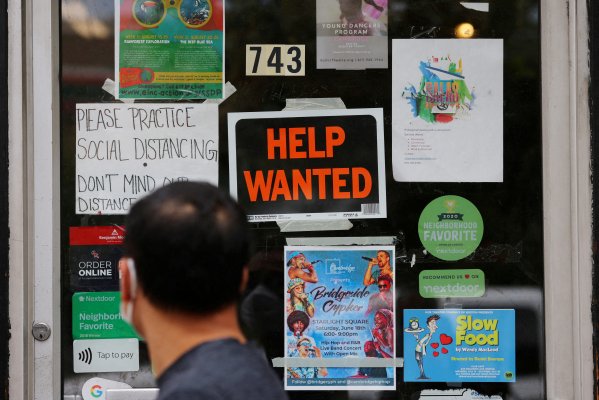 <p>Estados Unidos agrega 315.000 empleos en agosto a medida que aumentan la participación y los salarios</p>